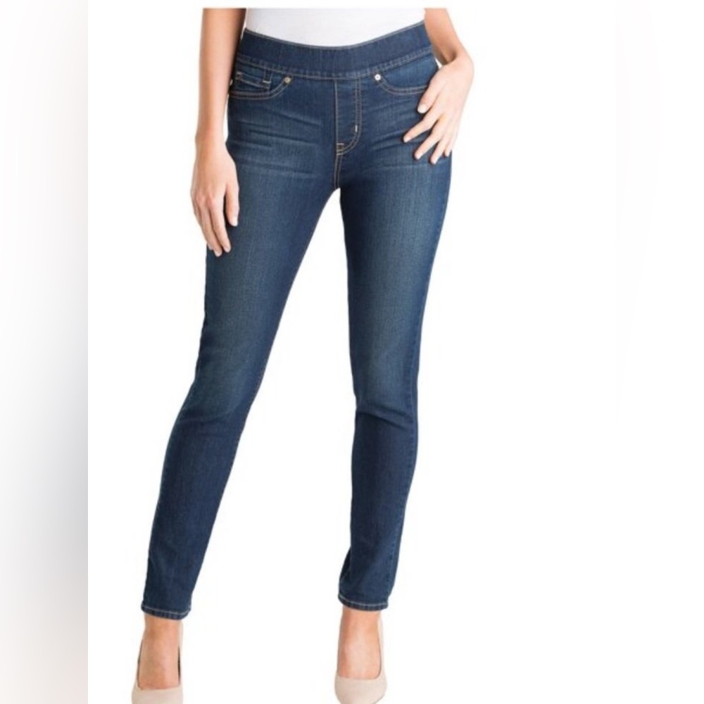 Levi’s Perfectly Slimming Pull On jeans. 16. GUC.